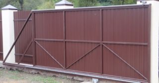 Купить откатные ворота из профнастила Северск, цена от 1755 руб.